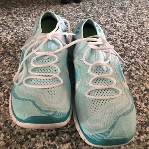 Nike FlyKnit. Blue/turquoise. Like new.